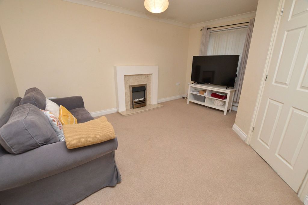 Property photo 2 of 11 Living Room