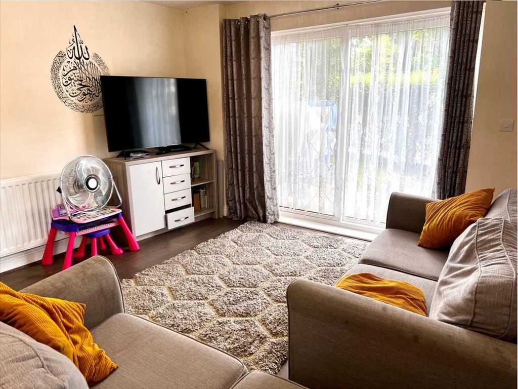Property photo 2 of 10 Lounge