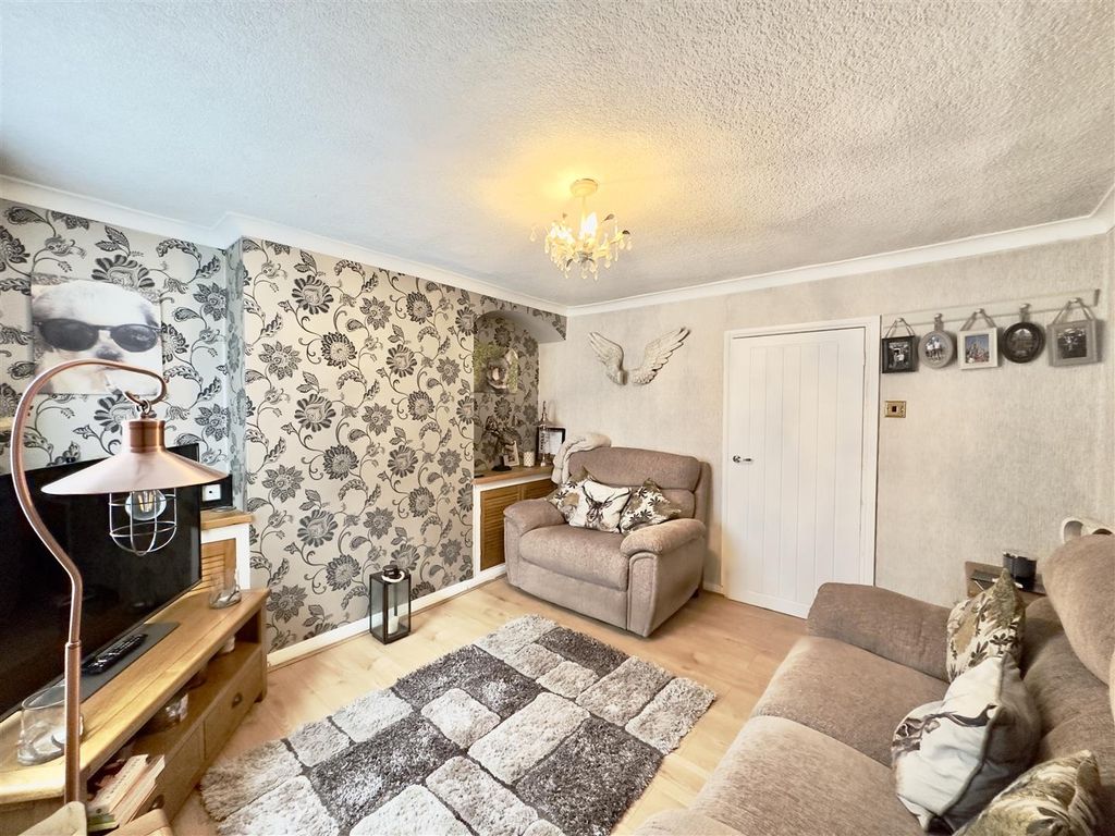 Property photo 2 of 11 2