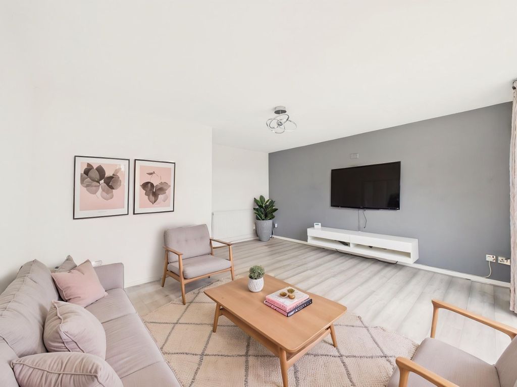 Property photo 2 of 13 5221543