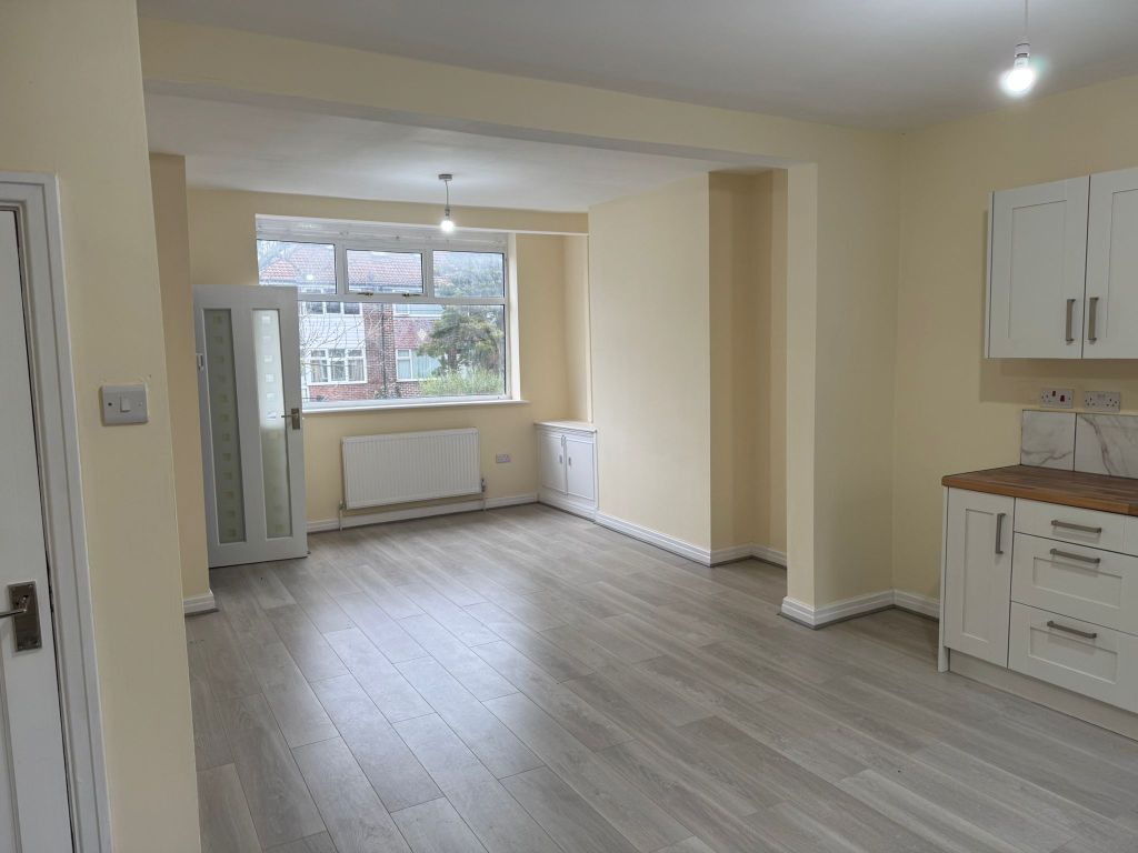 Property photo 2 of 14 Living Room/ Kitchen