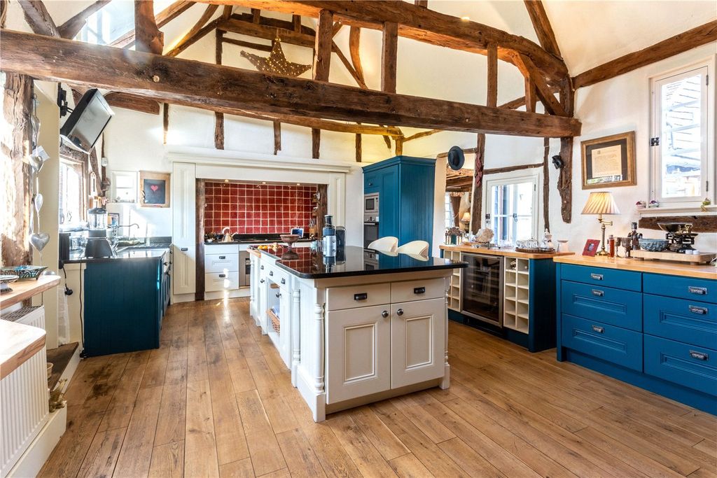Property photo 3 of 19 Kitchen