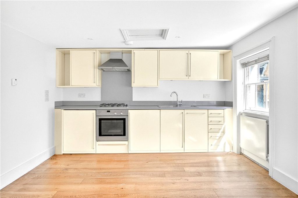 Property photo 2 of 18 Picture No. 16