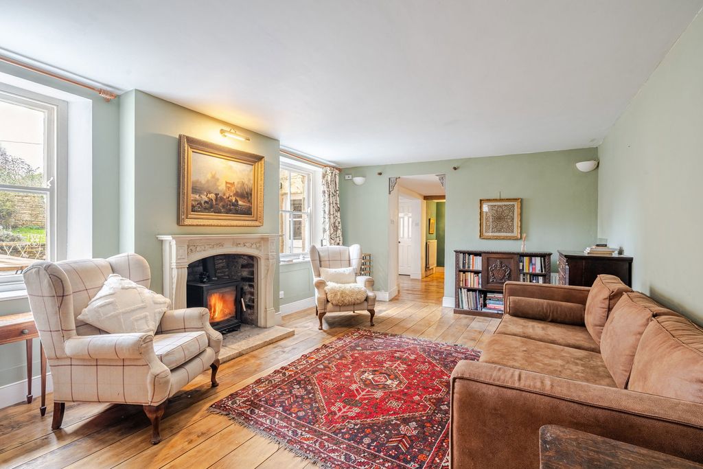 Property photo 2 of 21