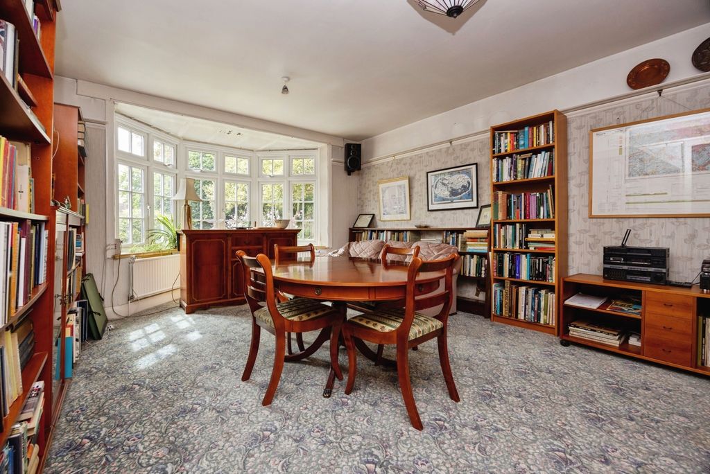 Property photo 2 of 16 Photo
