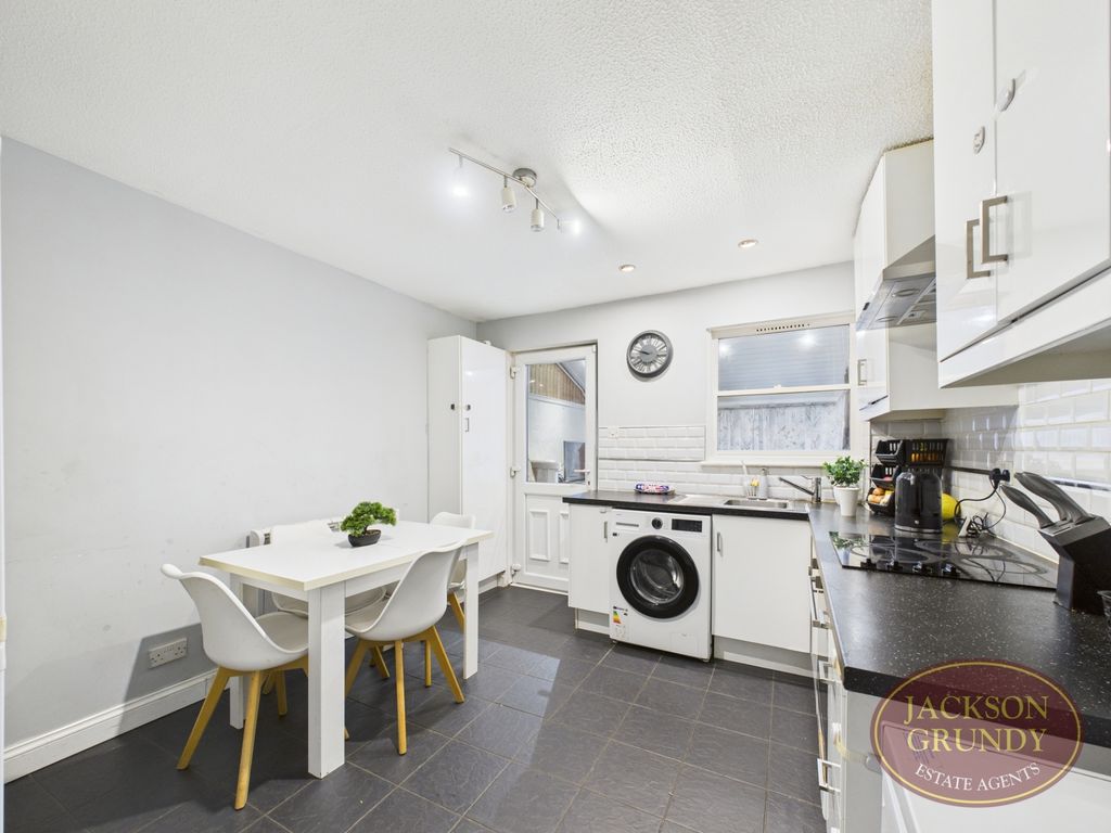 Property photo 3 of 16 Dore Close