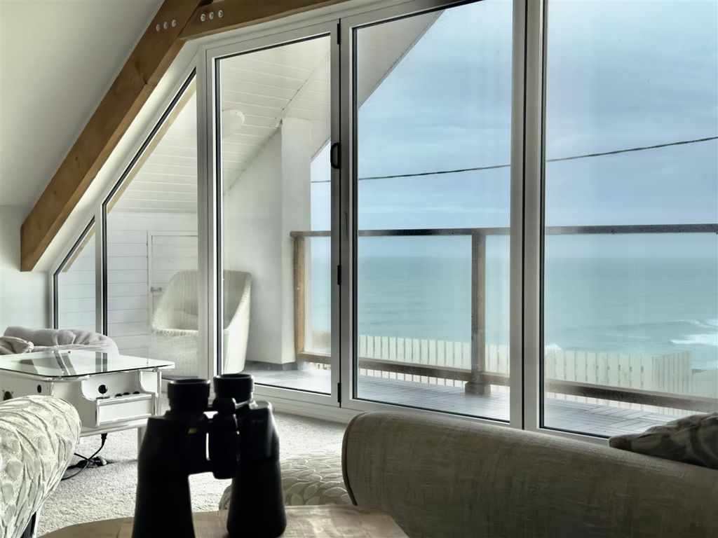 Property photo 2 of 27 Living Room