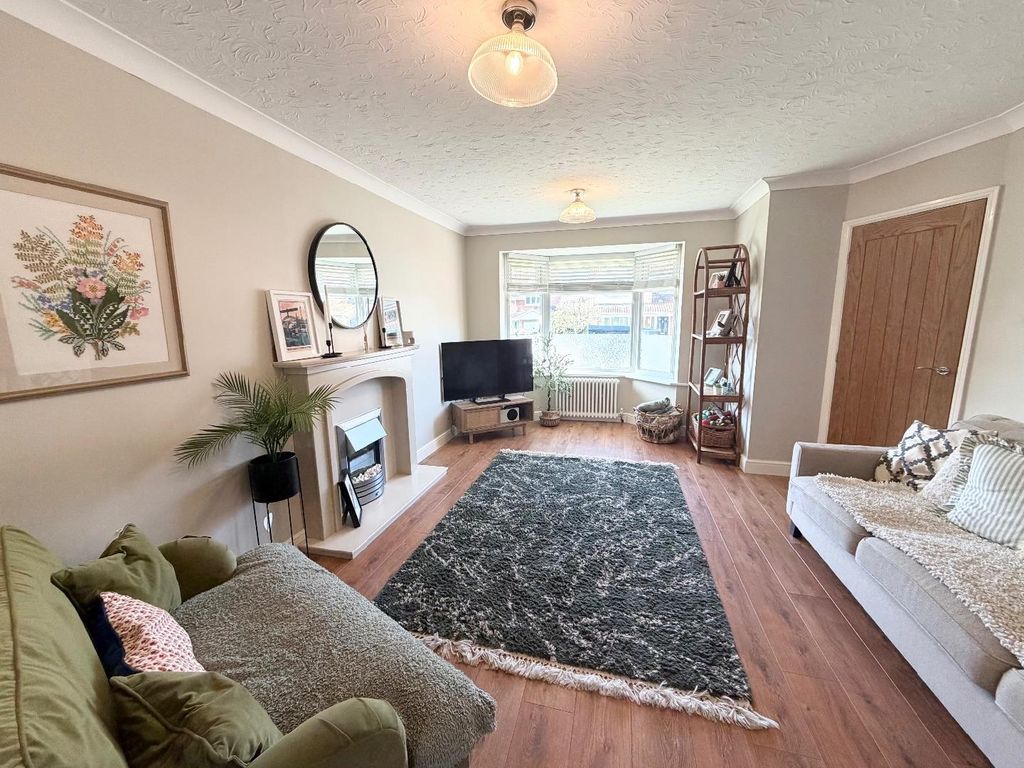 Property photo 2 of 20 Lounge