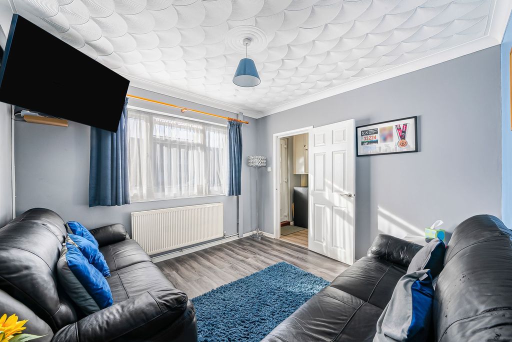 Property photo 2 of 27