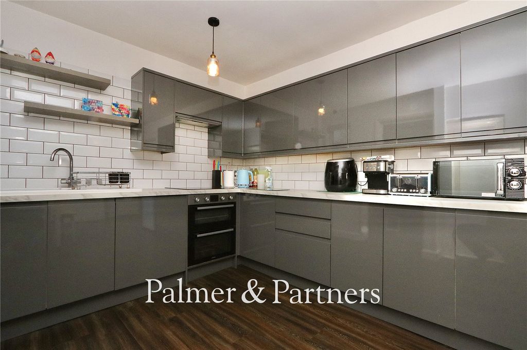 Property photo 2 of 23 Picture No. 25