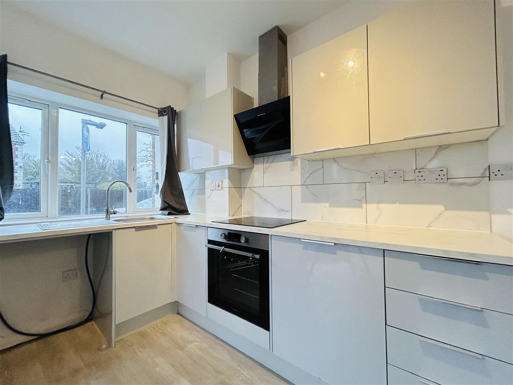 Property photo 2 of 5 Lounge Kitchenette