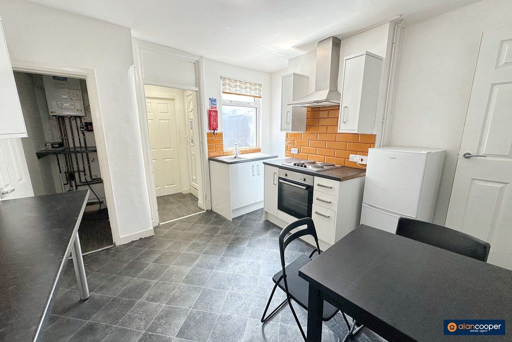 Property photo 3 of 9 4246675