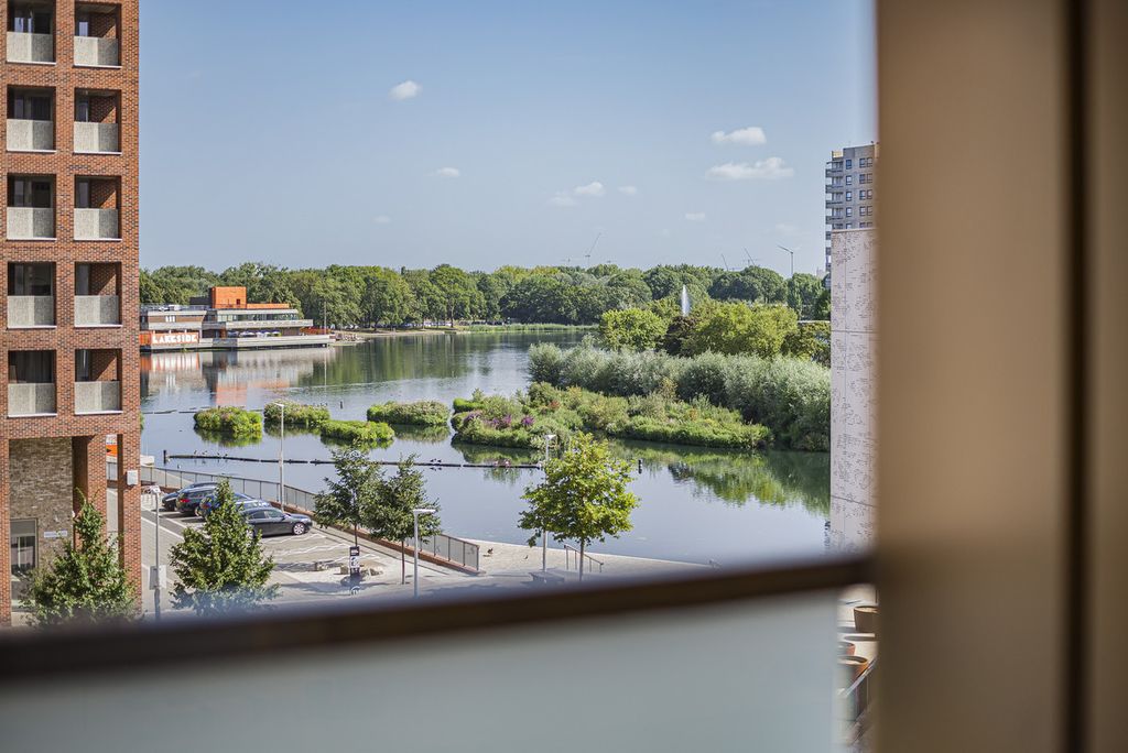 Property photo 2 of 25