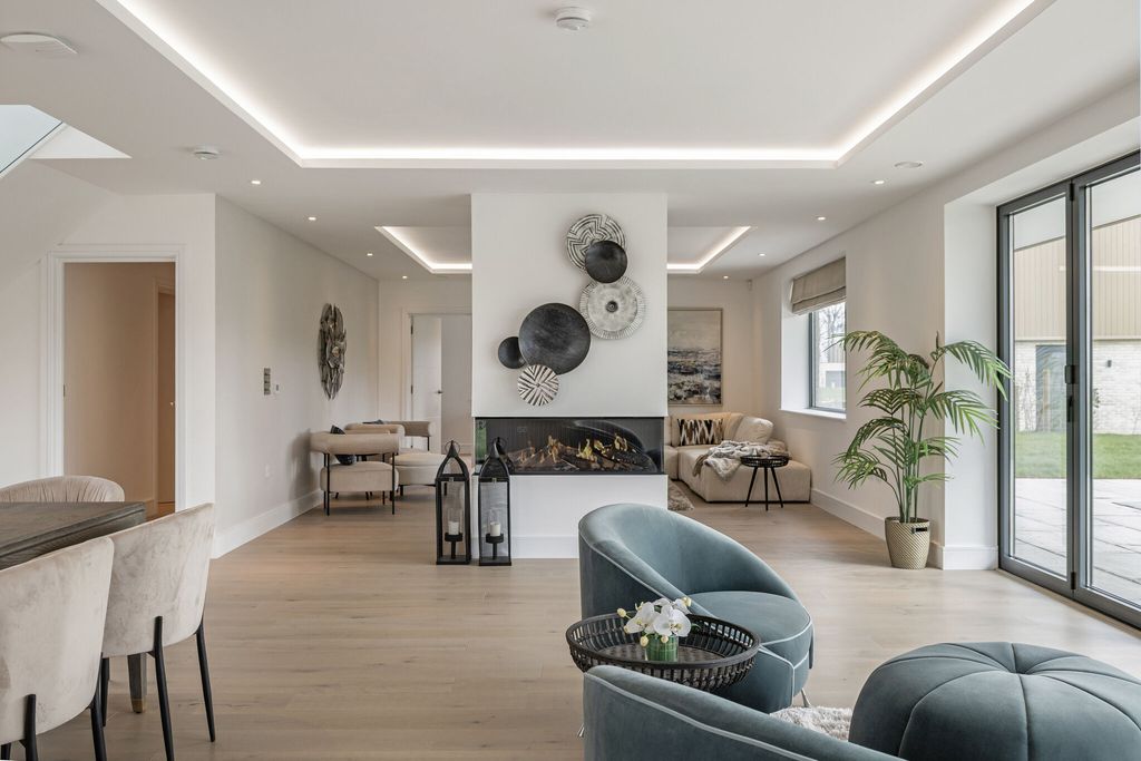 Property photo 2 of 24 Internal Photo Of Show Home