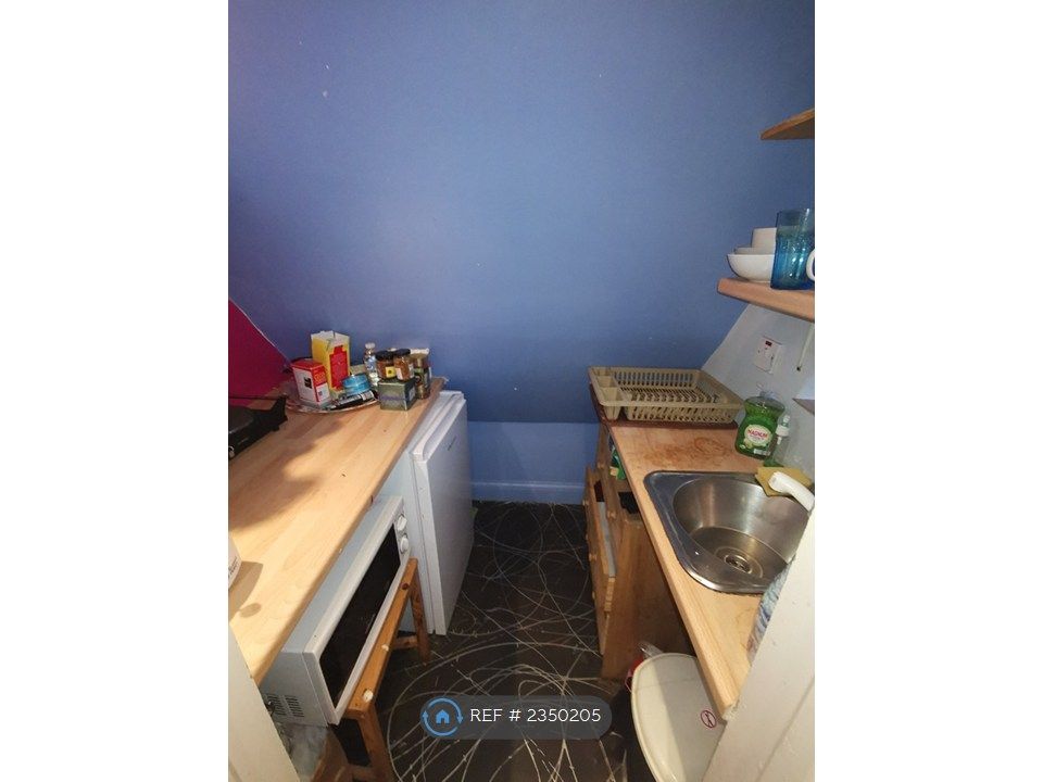 Property photo 3 of 17 Kitchen2