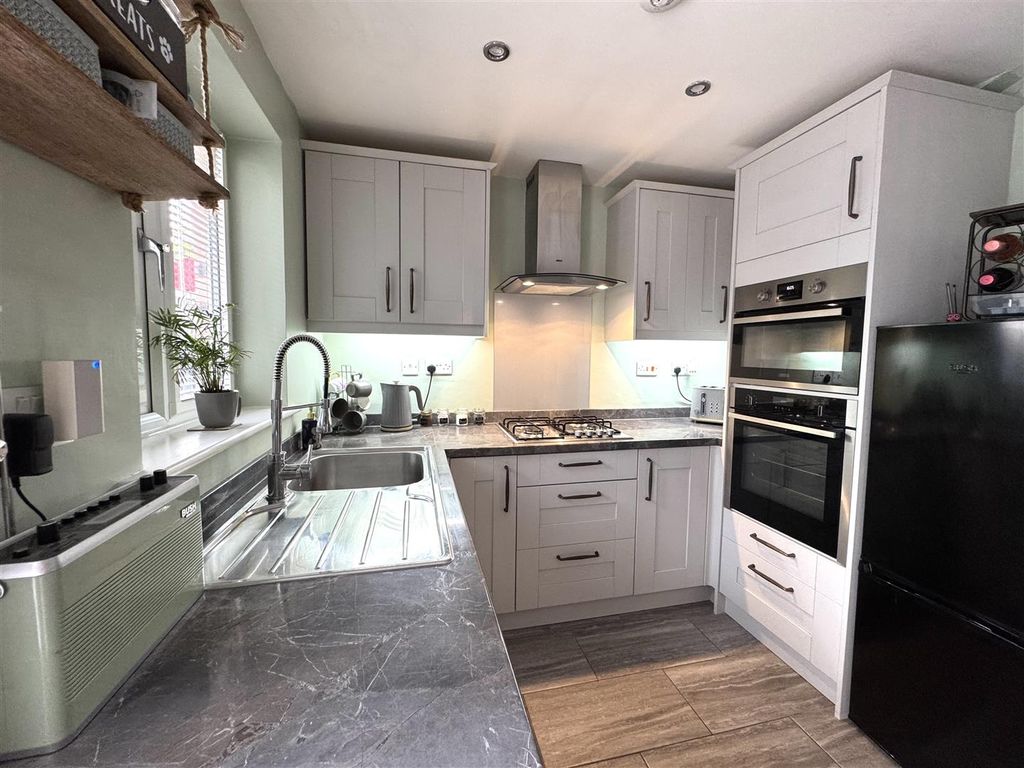 Property photo 3 of 17 Kitchen Dining Room