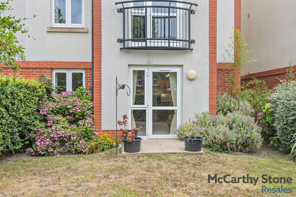 Property photo 1 of 31 8657982-Exterior05-800.Jpg