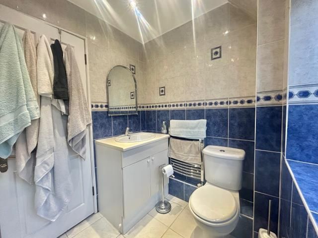 Property photo 3 of 11 Bathroom