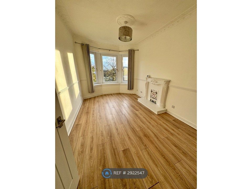 Property photo 1 of 8 Living Room