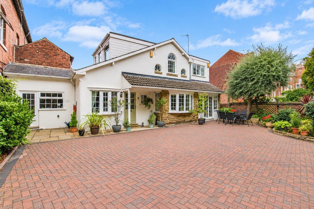 Property photo 1 of 12