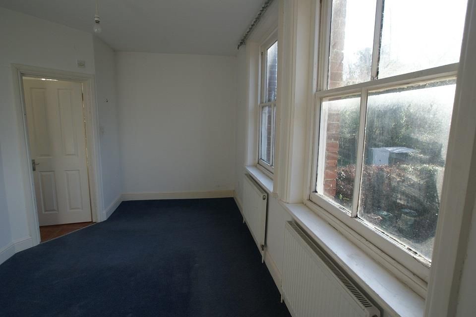 Property photo 3 of 9 Bedroom.Jpg