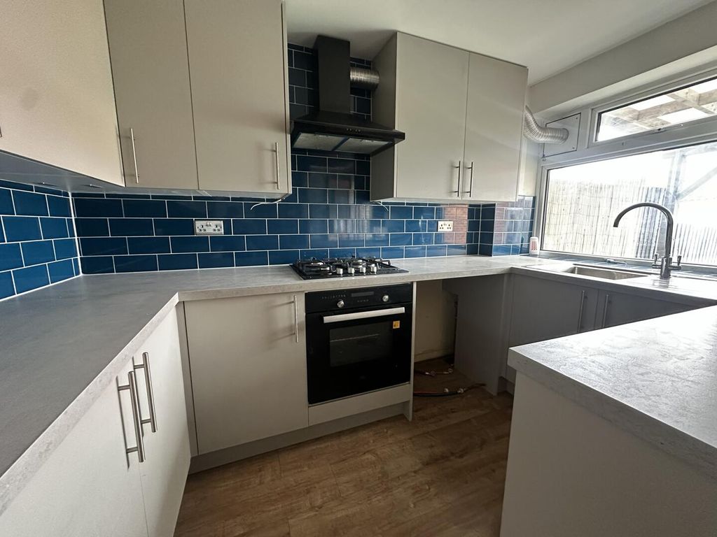 Property photo 2 of 7 Kitchen