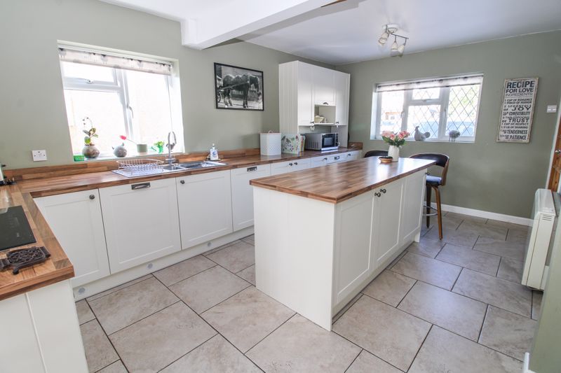 Property photo 2 of 20 Kitchen/Breakfast Room