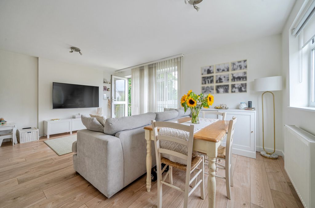 Property photo 2 of 21 1327743-6-687F6ee...