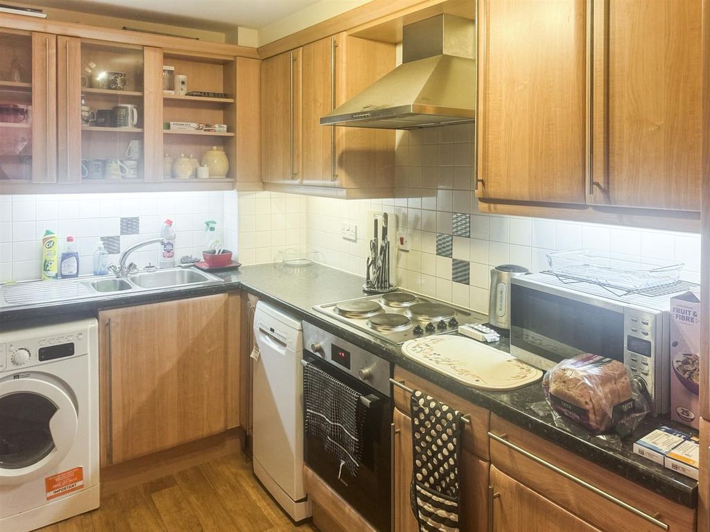 Property photo 3 of 8 Kitchen.Jpg
