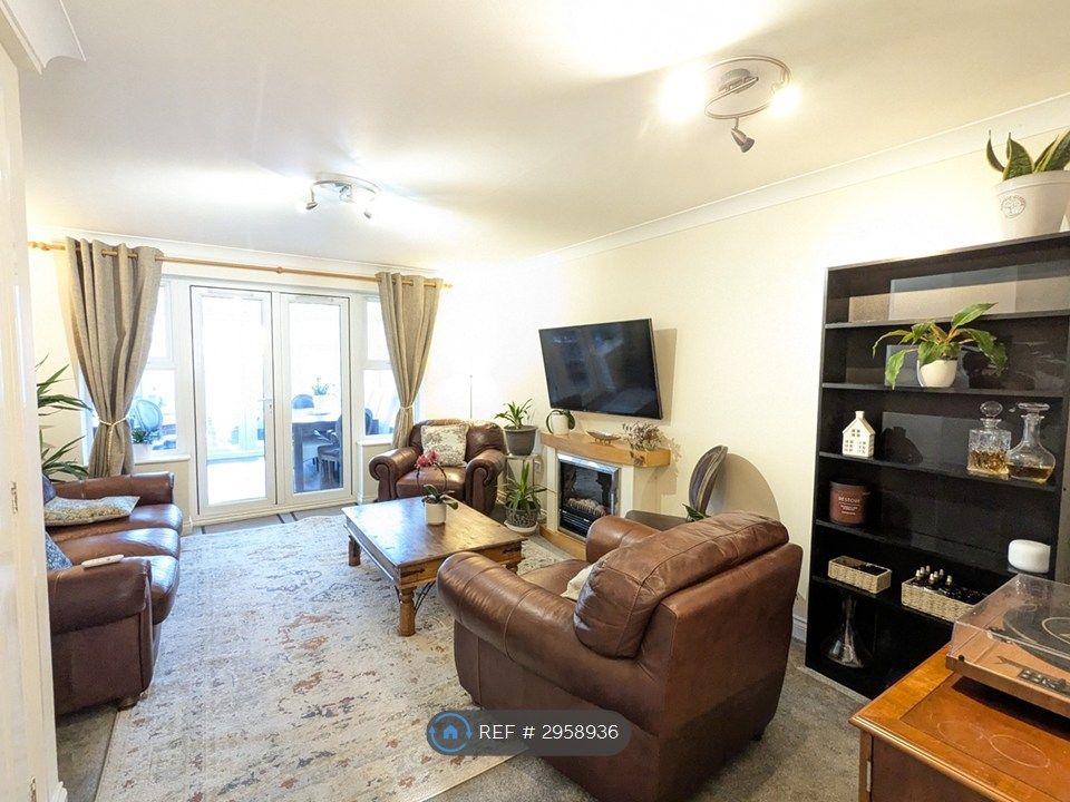 Property photo 1 of 16 Sitting Room