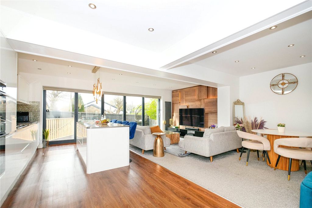 Property photo 2 of 25 Picture No. 15