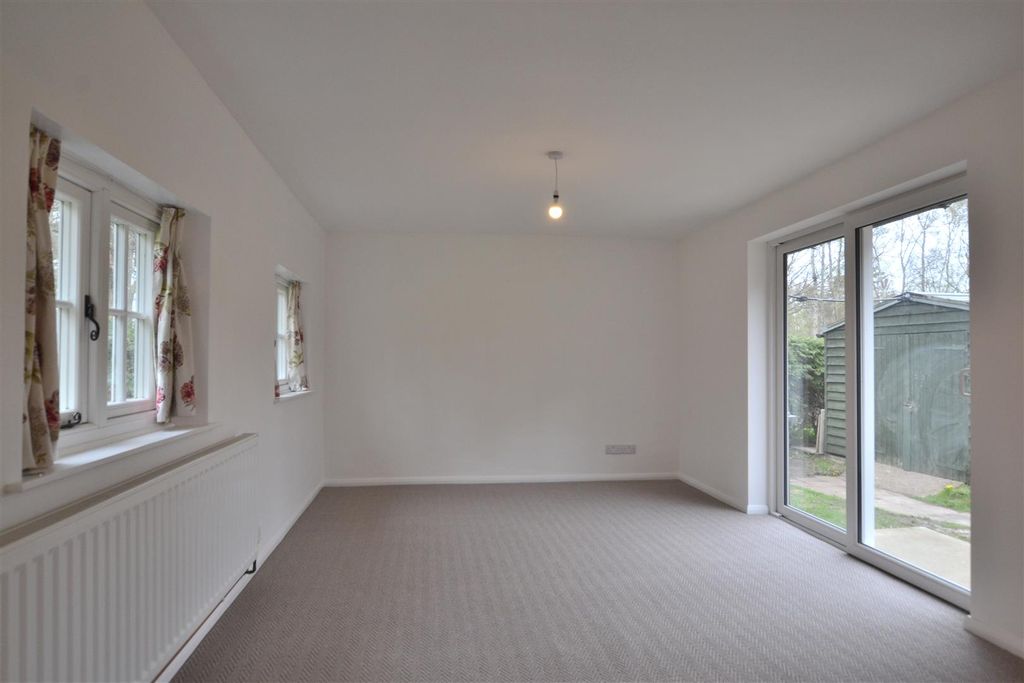 Property photo 2 of 10 Living Room