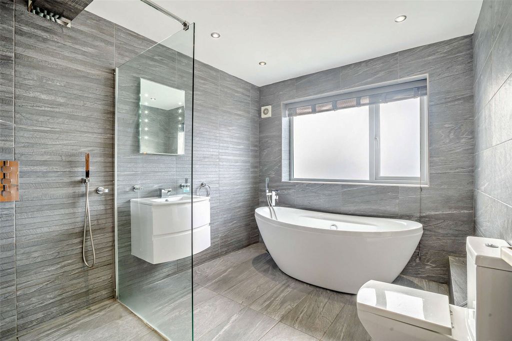 Property photo 3 of 28 Bathroom