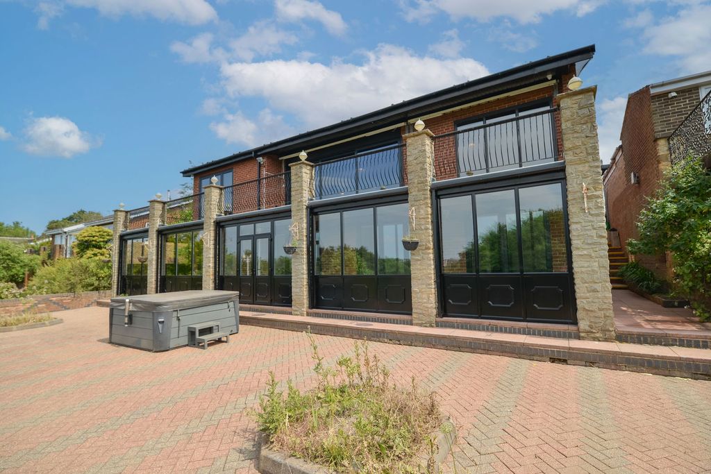 Property photo 1 of 38