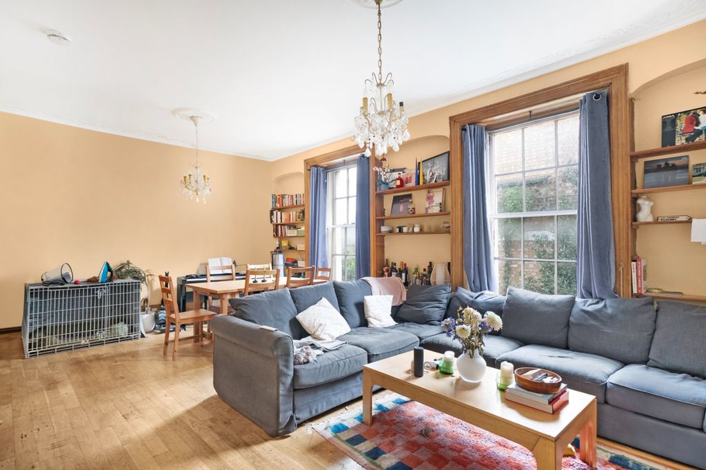 Property photo 2 of 18