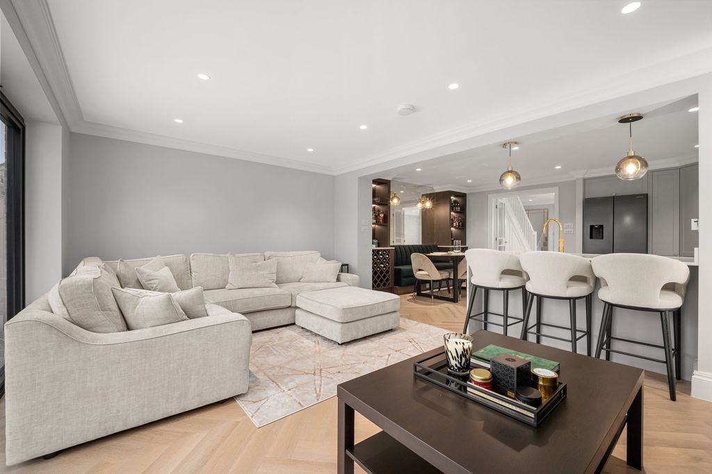 Property photo 1 of 21