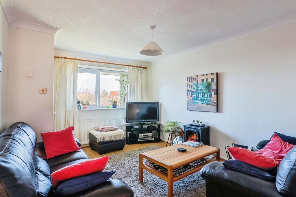 Property photo 2 of 20 Lounge