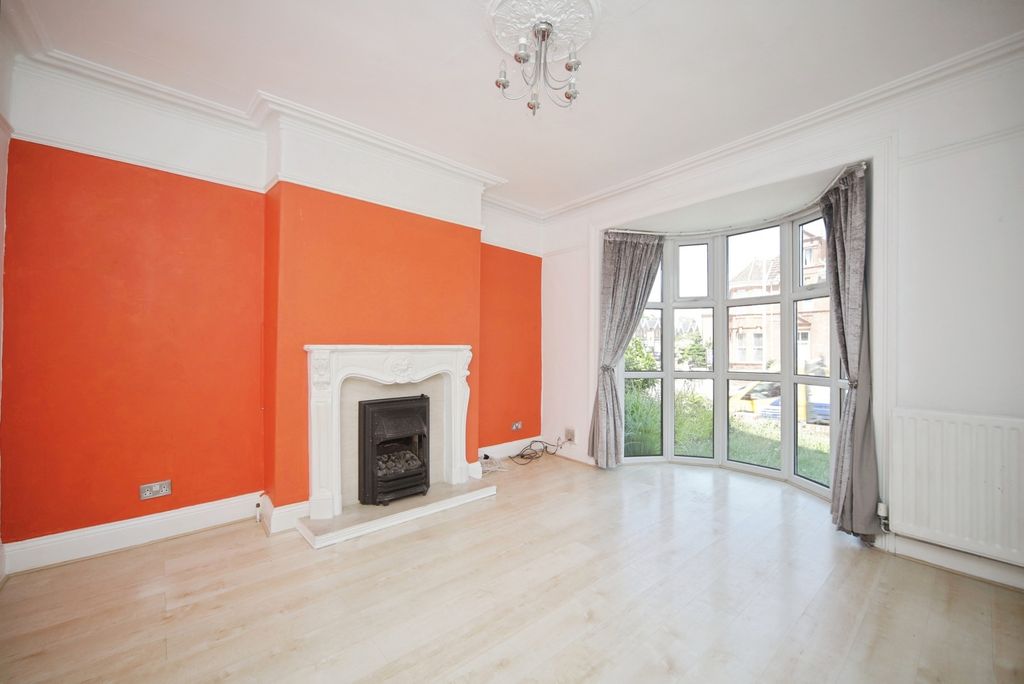 Property photo 3 of 19 Pbox-Img.Jpg
