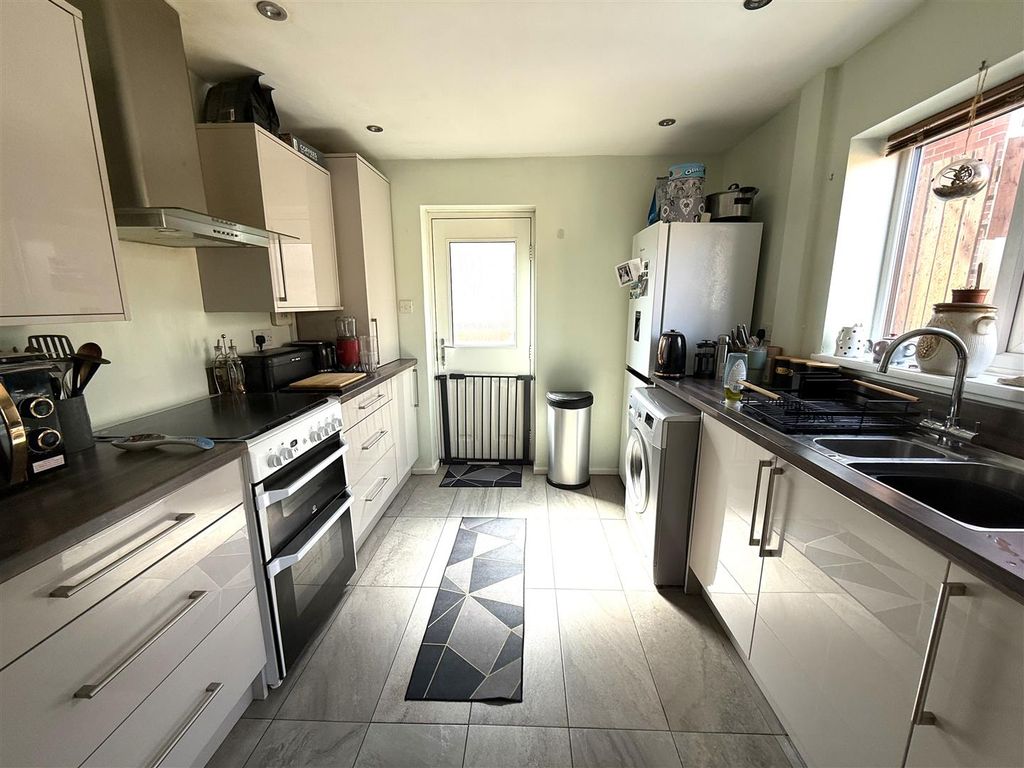 Property photo 2 of 14 124 St Mich Kit.Jpeg