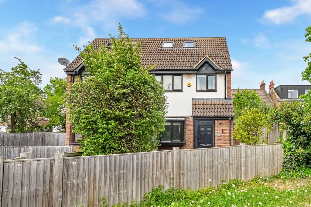 Property photo 1 of 28 Photo 7