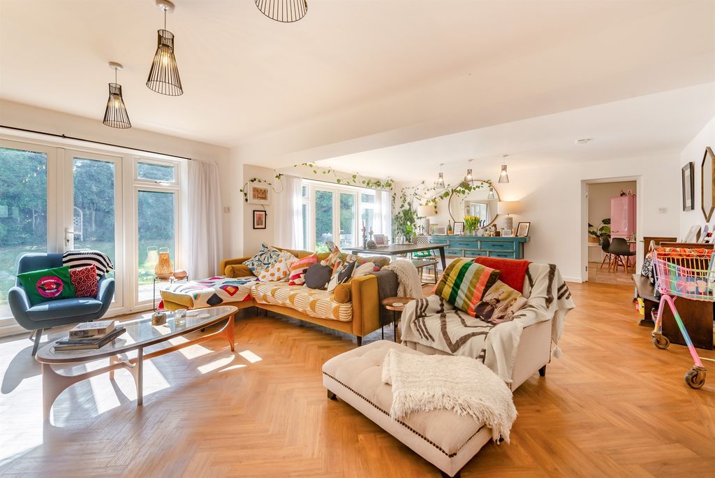 Property photo 3 of 22