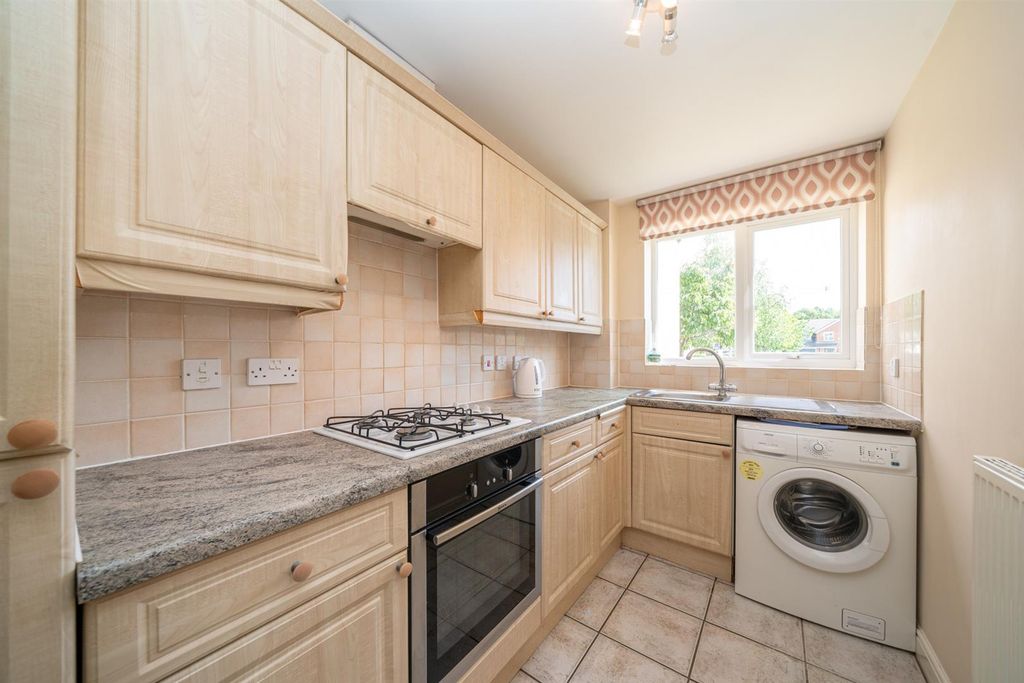 Property photo 3 of 21 Kitchen