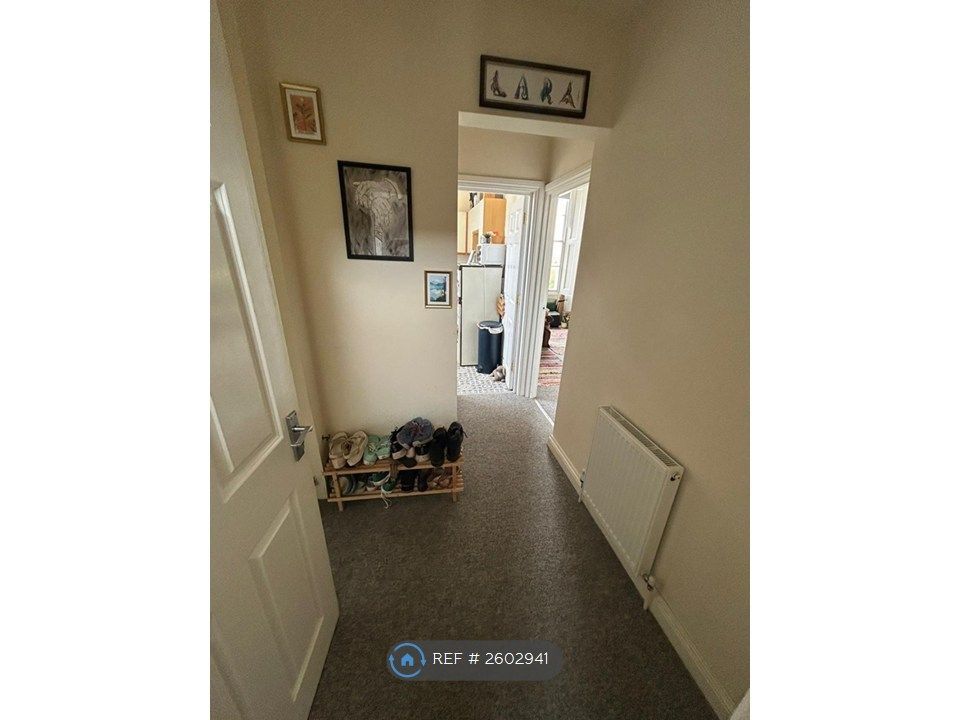 Property photo 2 of 9 Entrance Hall
