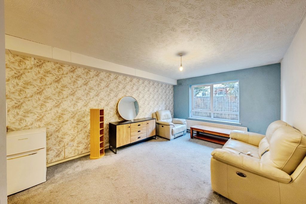 Property photo 2 of 12 Pbox-Img.Jpg