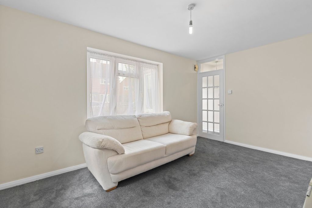 Property photo 2 of 30