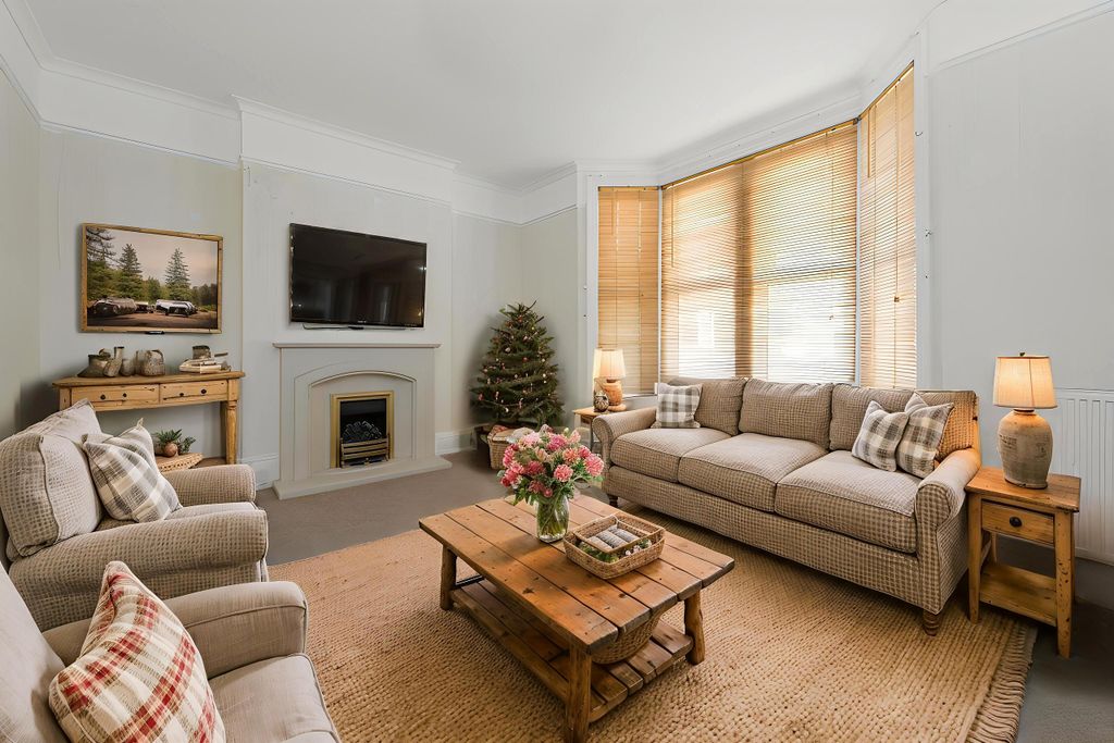 Property photo 2 of 22 Sitting Room