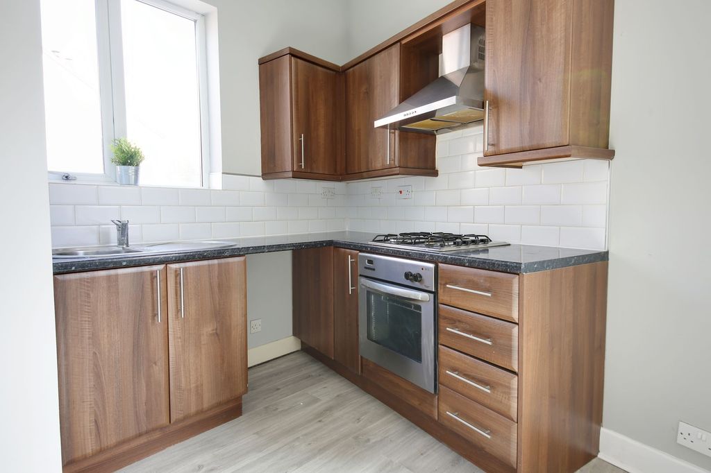Property photo 2 of 9 Kitchen