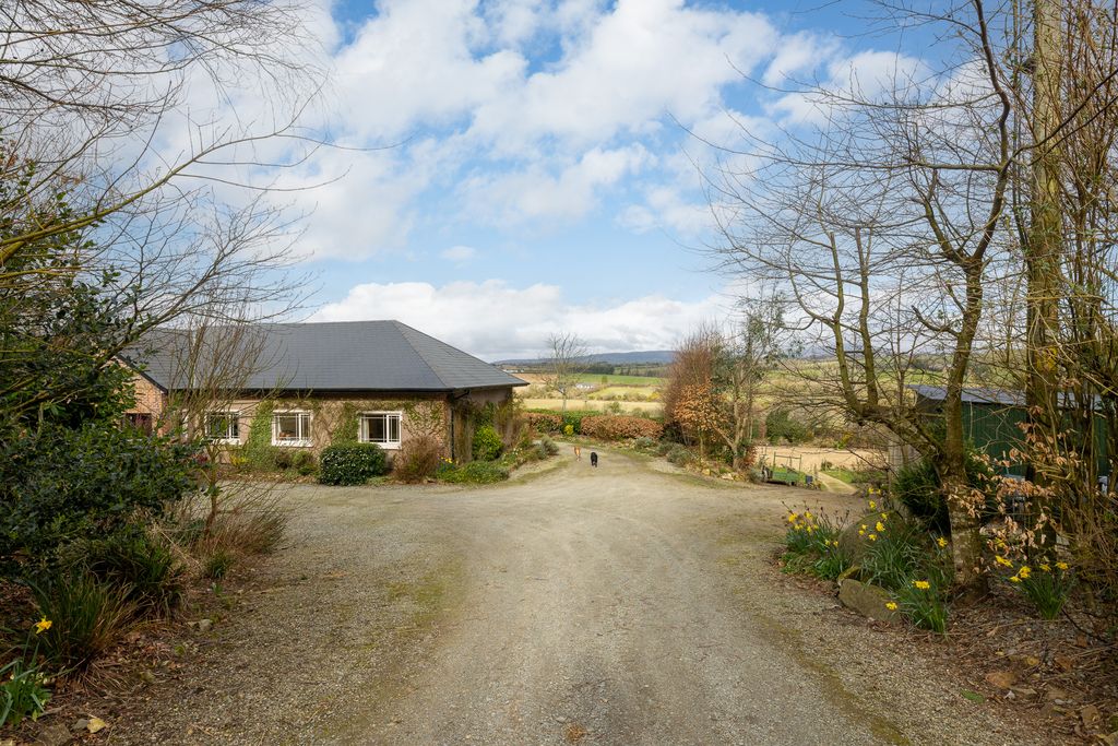 Property photo 2 of 38