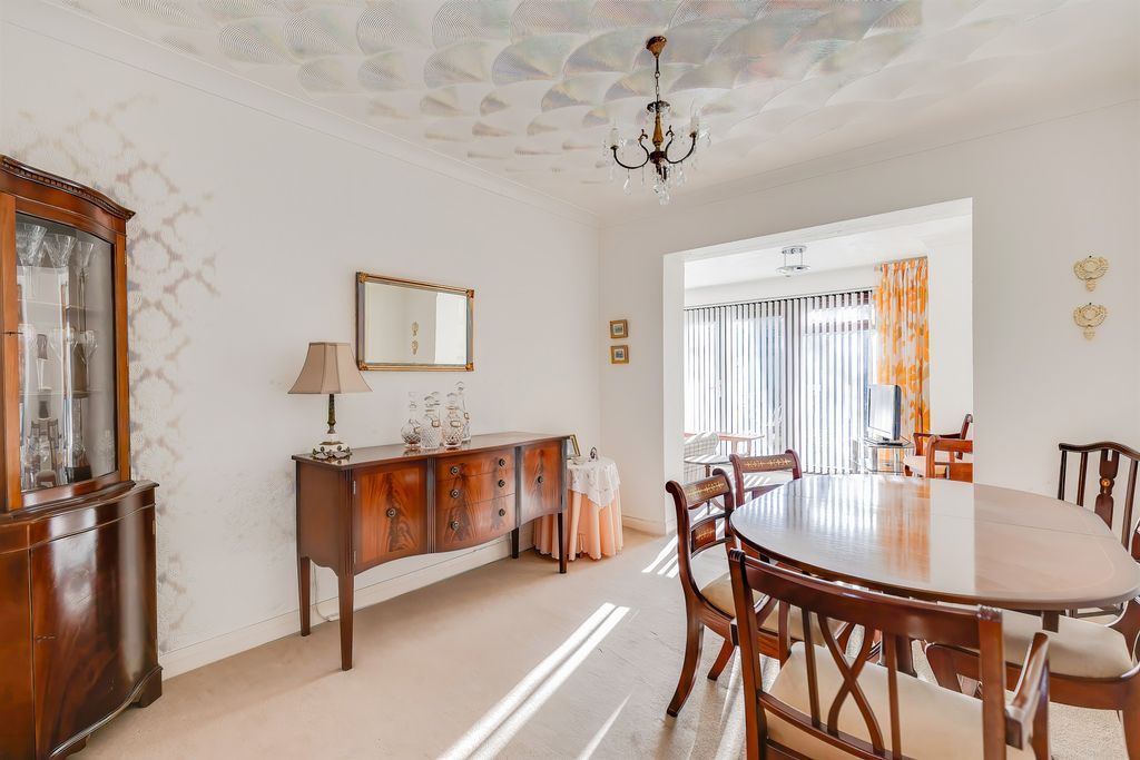 房产图片 7 - 出售独立别墅，四卧室，Holly Grove，Lisvane，卡迪夫 CF14