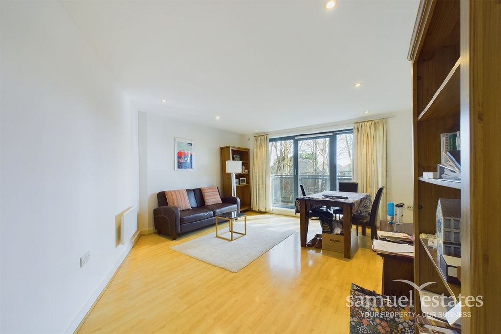 Property photo 1 of 12 Living Room